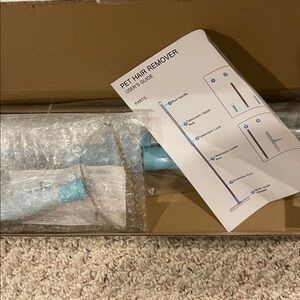 new Pet Hair Remover - Blue and White